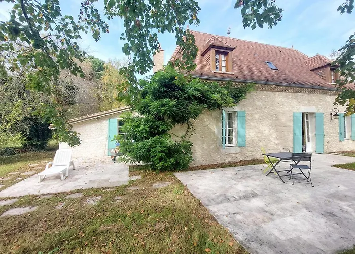 Semesterbostad Charmante Maison Avec Piscine Saint-Aubin-de-Cadelech