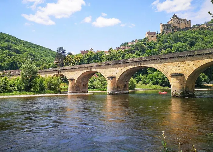 펜션 Charmante Maison Avec Piscine Saint-Aubin-de-Cadelech